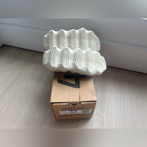 Adidas Yeezy 450 stone flax / tan DEADSTOCK SIZE 4 1/2 UK - Picture 3 of 6